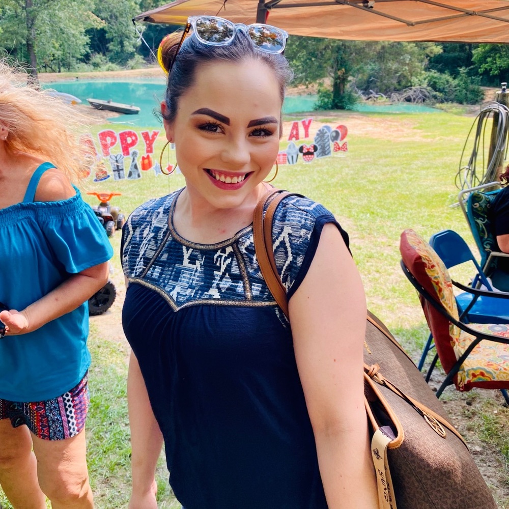Meet your Posher, Caylee